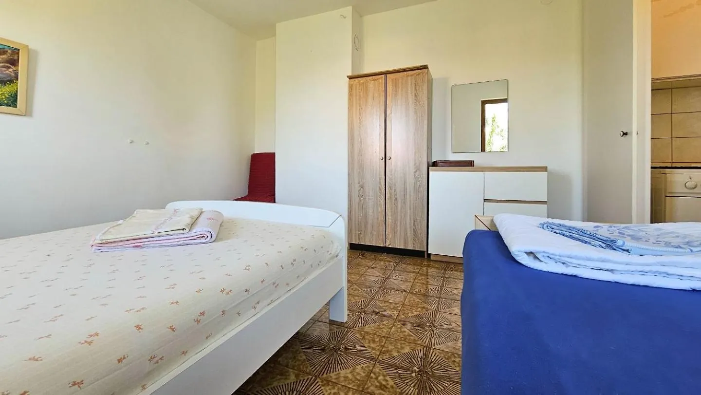 Davor 1 Apartment Dajla 0*,  Croatia